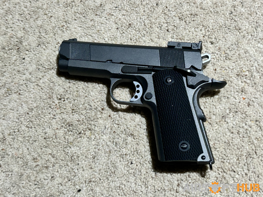 3x 1911 pistols - Used airsoft equipment