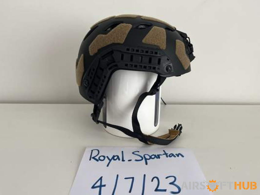 Tactical SF Helmet Black L/XL - Used airsoft equipment