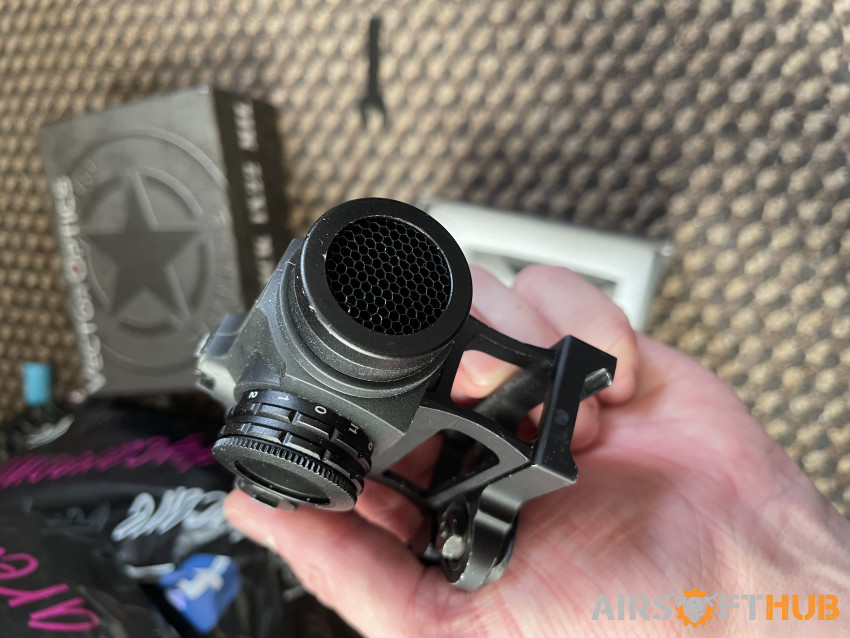 Vector optics maverick red dot - Used airsoft equipment