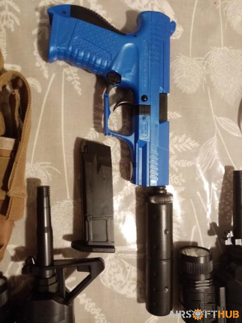 2 x 2 tone rifles + pistol - Used airsoft equipment