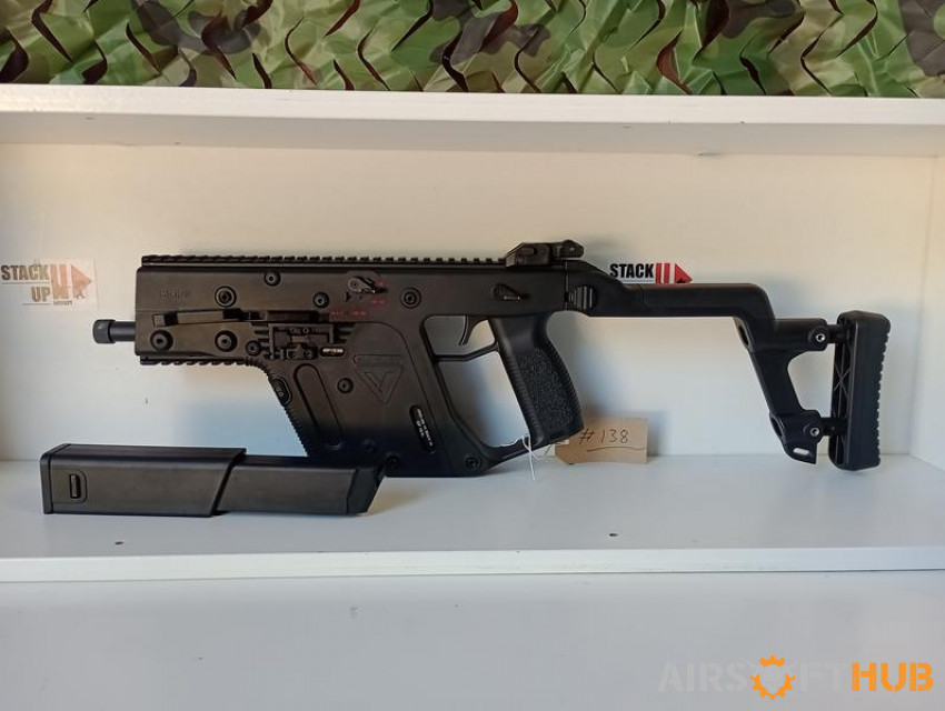 Ares Vector- Comes with 6 mags - Used airsoft equipment