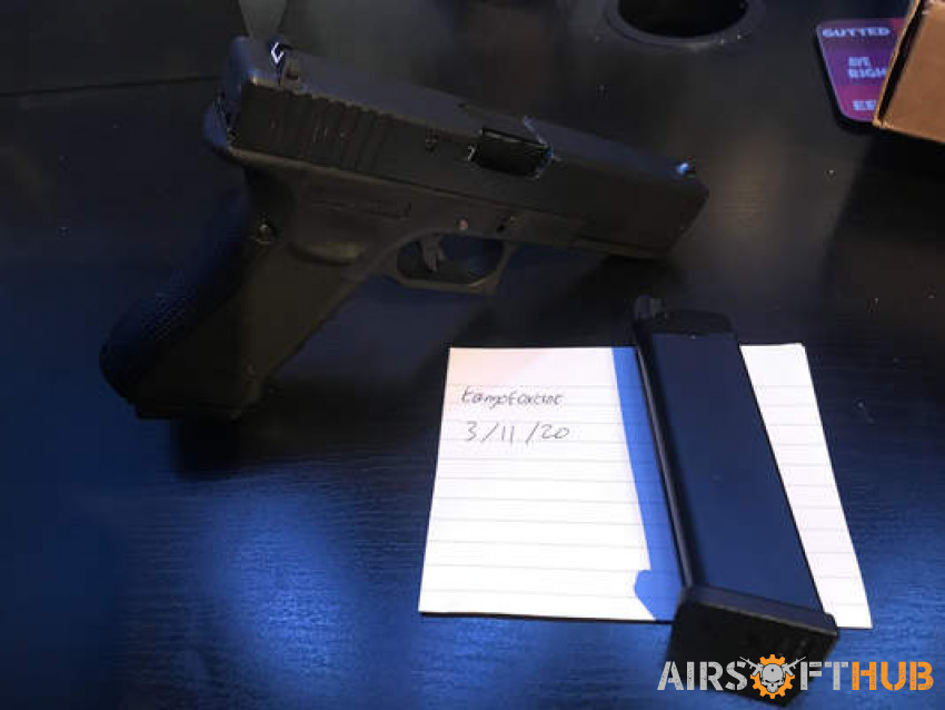 WE Glock 17 4th Gen with extra - Used airsoft equipment