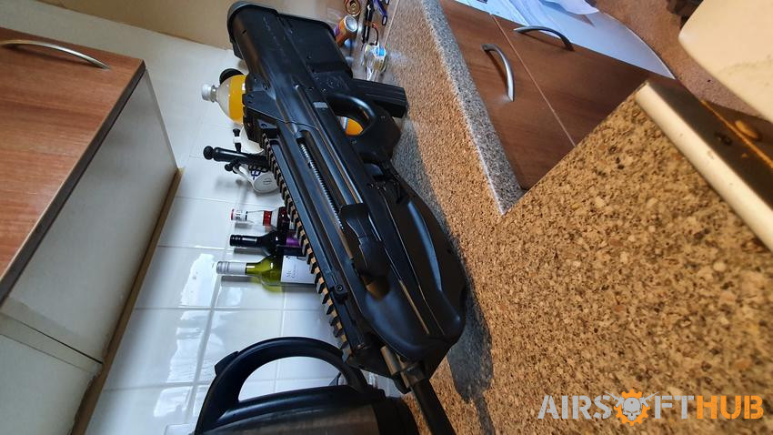 Cybergun F2000 - Used airsoft equipment