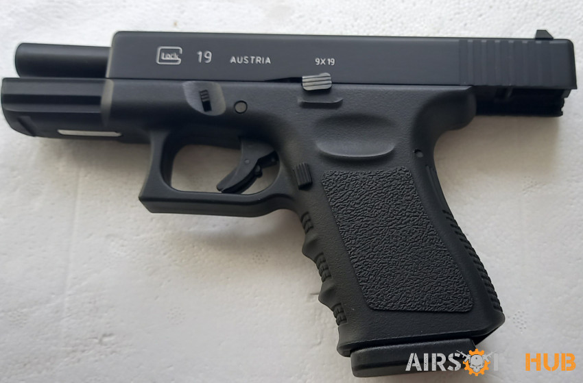 GLOCK 19 SEMI AUTO COMBAT PIST - Used airsoft equipment