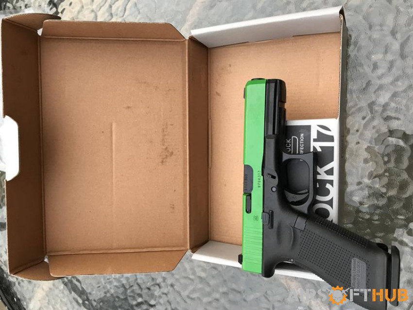 Glock 17, in two tone green - Used airsoft equipment