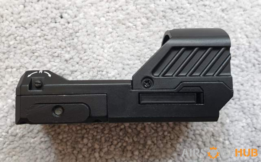 PHANTOM GEAR RED DOT SIGHT - Used airsoft equipment