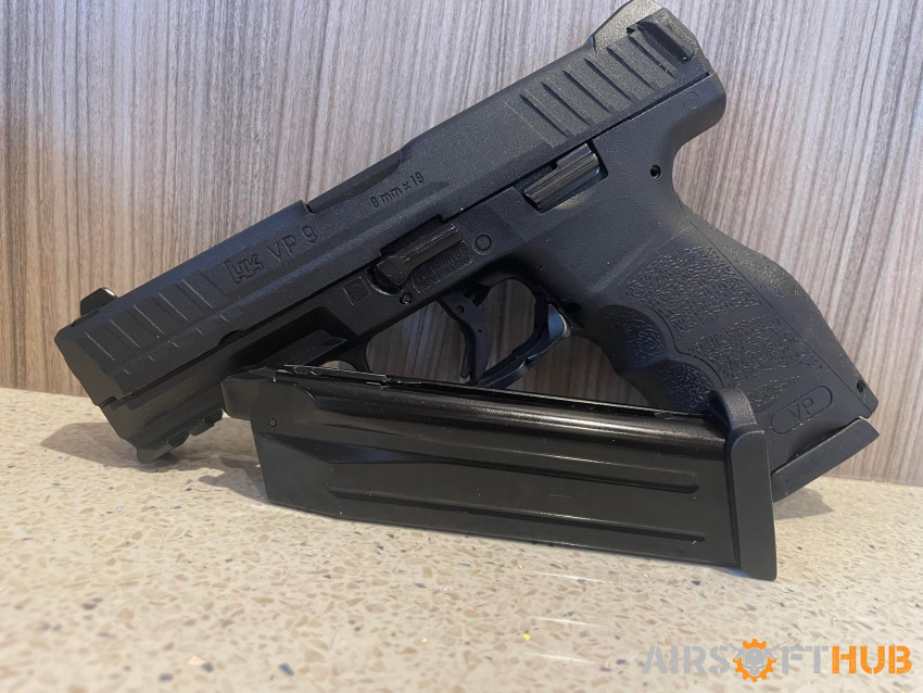 Upgraded umarex H&K VP9 Pistol - Used airsoft equipment