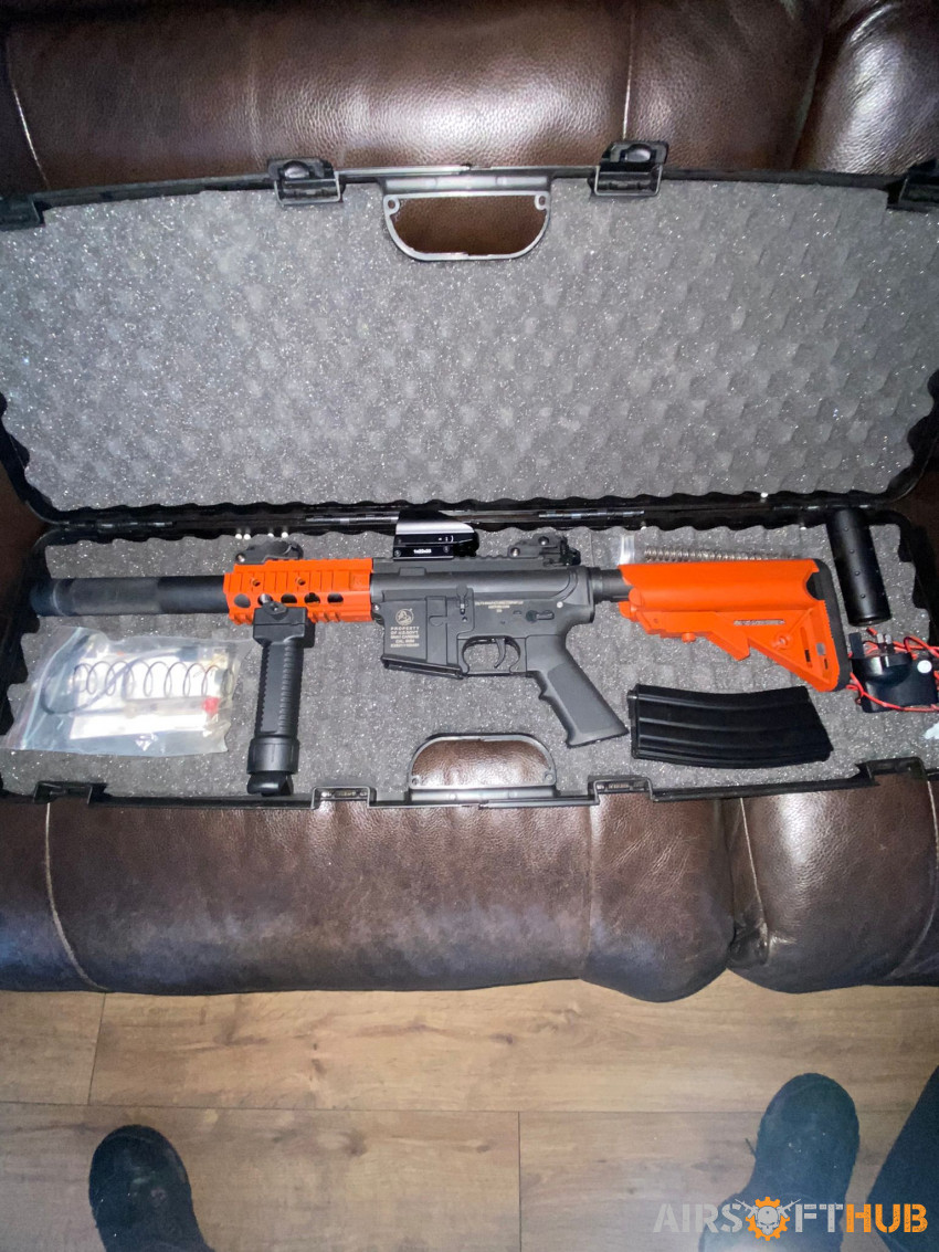 two tone electric M4-A1 - Used airsoft equipment