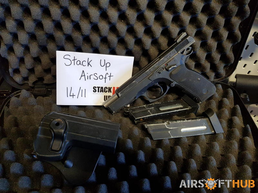 pistols 2 various - Used airsoft equipment