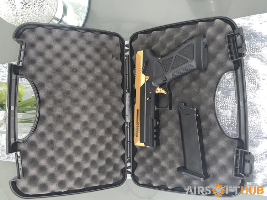 Valken AVP17 Gold & Black - Used airsoft equipment