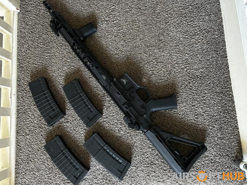 DOUBLE EAGLE UTR556 + MAGS - Used airsoft equipment