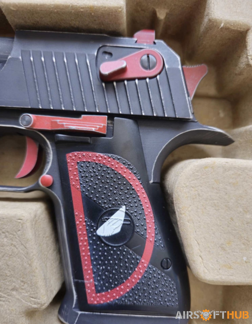 Deadpool desert eagles 2 mags - Used airsoft equipment