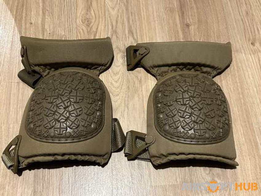 Alta Contour 360 Knee Pads - Used airsoft equipment