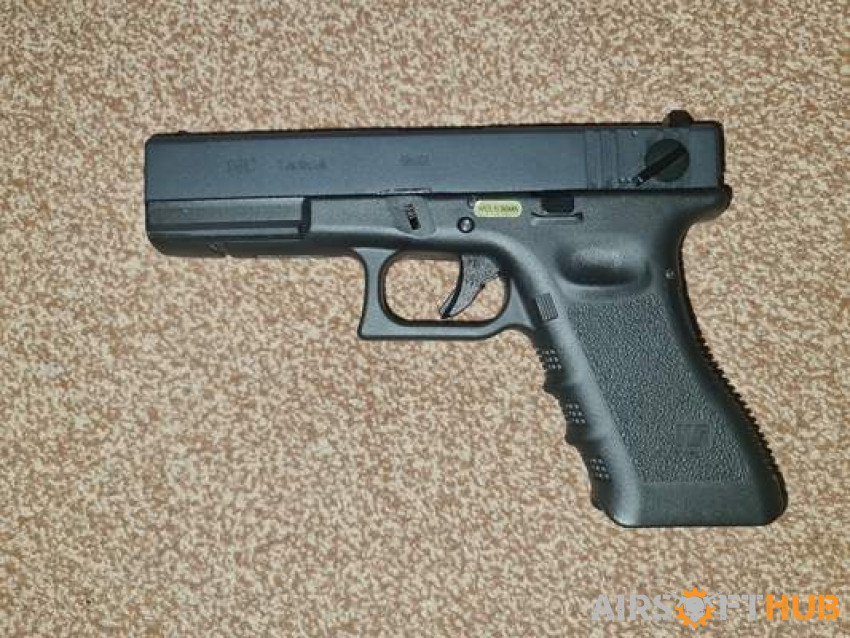 NEW WE g18c with one mag and b - Used airsoft equipment