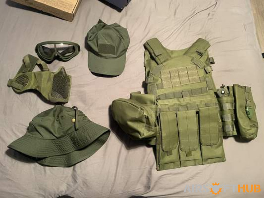 Huge airsoft bundle brand new - Used airsoft equipment