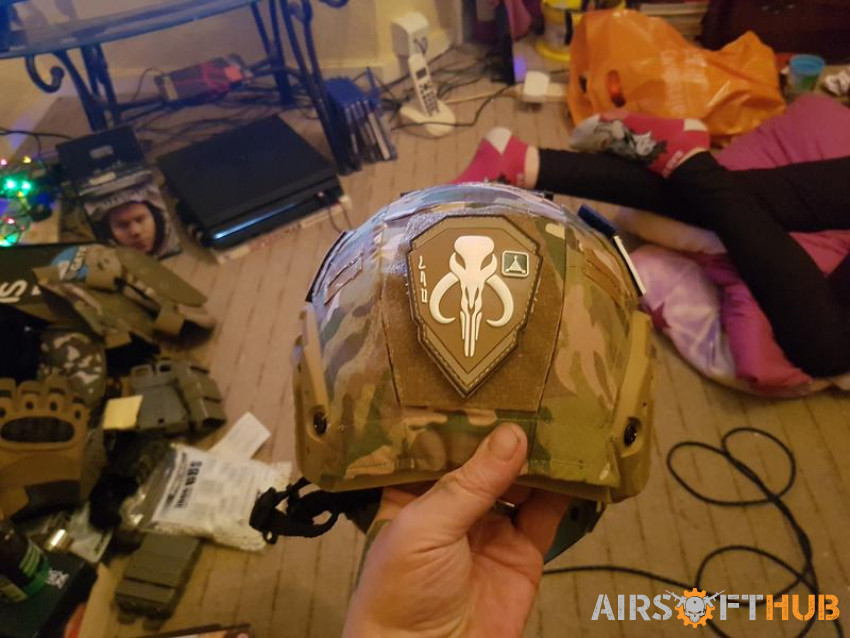 Tactical fast helmet with xtra - Used airsoft equipment