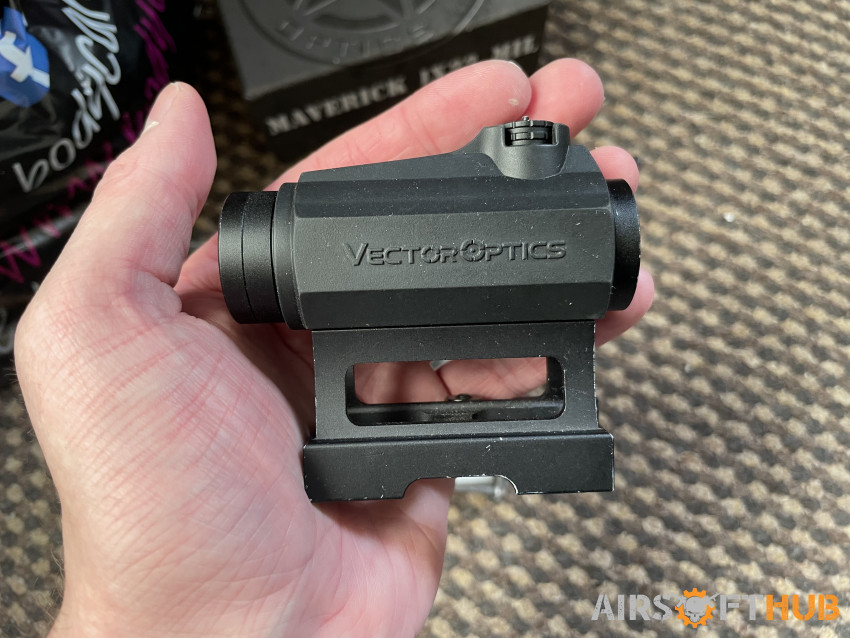 Vector optics maverick red dot - Used airsoft equipment