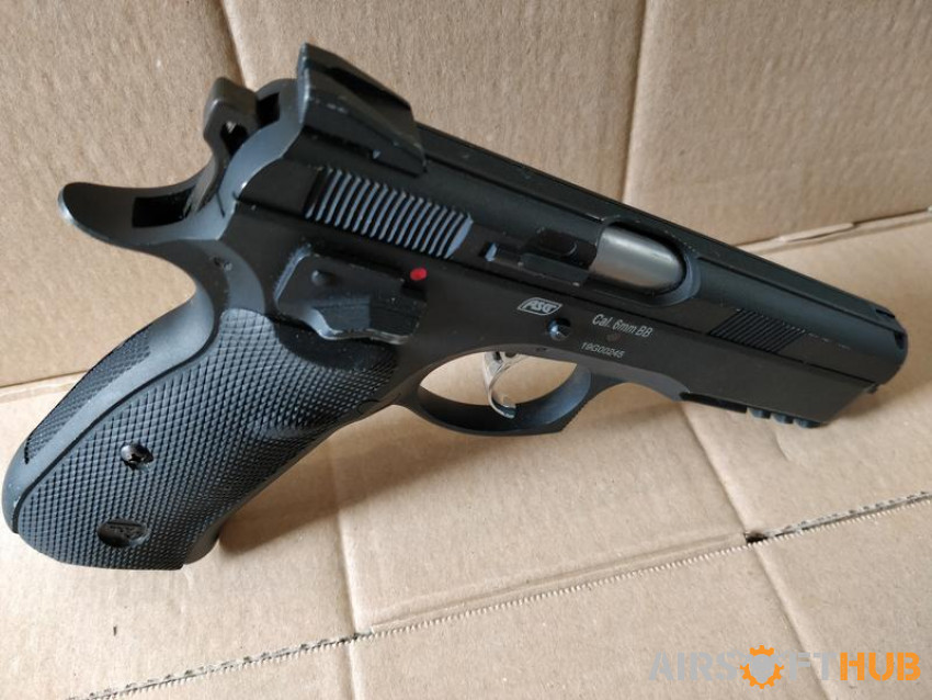 ASG SP-01 Shadow Pistol + 4 ma - Used airsoft equipment