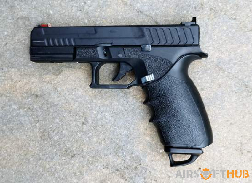 Glock 17 type pistol - Used airsoft equipment