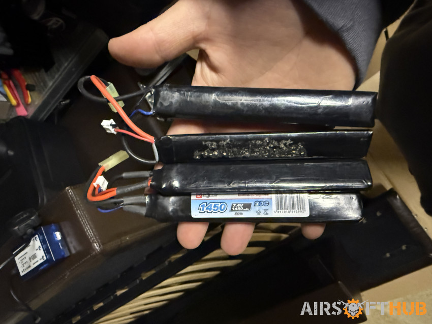 Battery’s and charger - Used airsoft equipment