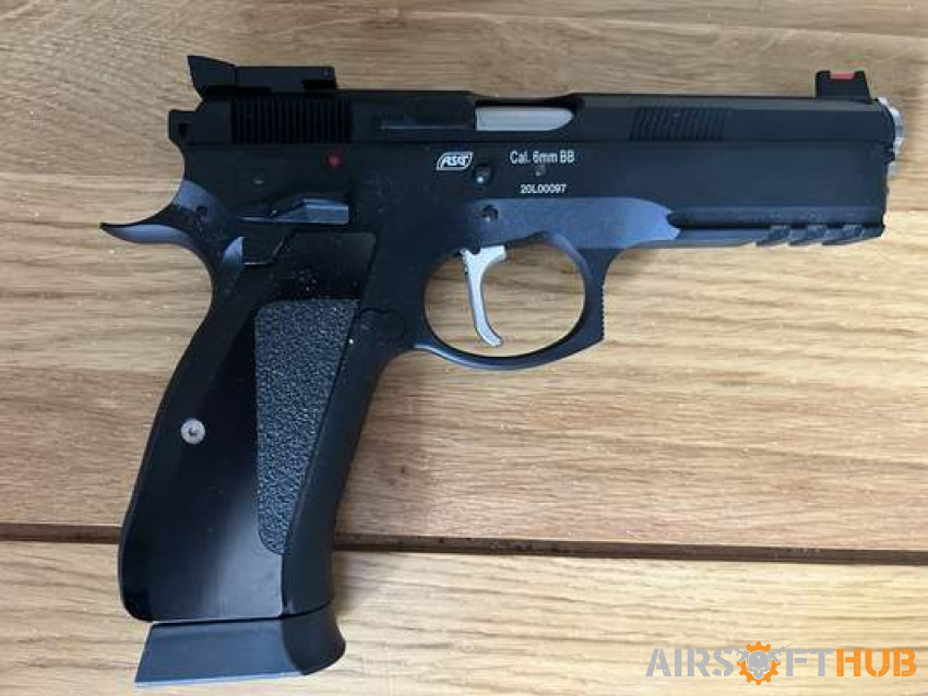 CZ 75 shadow pistol - Used airsoft equipment