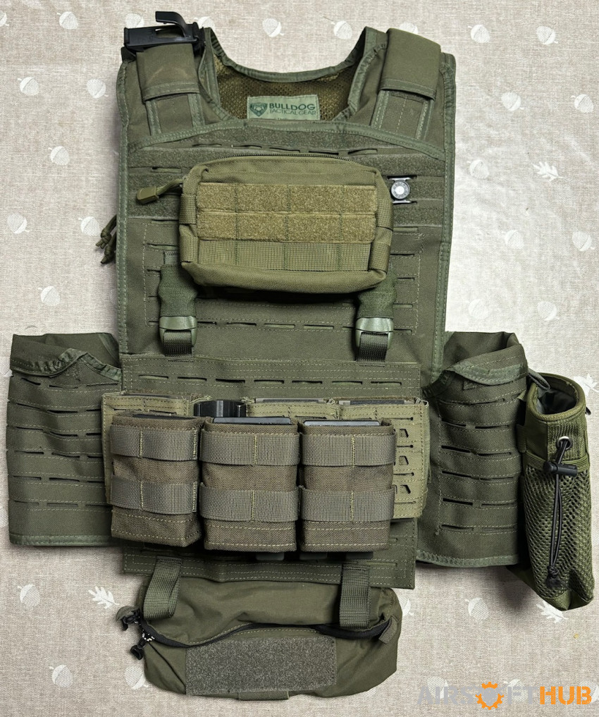 Starter Bundle - M4 and Vest - Used airsoft equipment