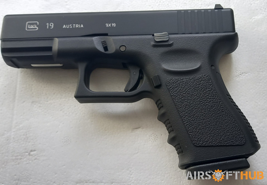 GLOCK 19 SEMI AUTO COMBAT PIST - Used airsoft equipment