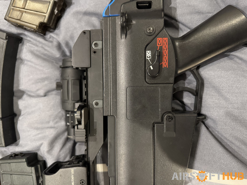 G36K with 5 mags and scopes - Used airsoft equipment