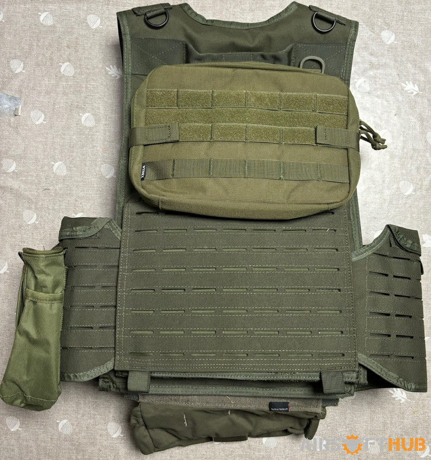 Starter Bundle - M4 and Vest - Used airsoft equipment