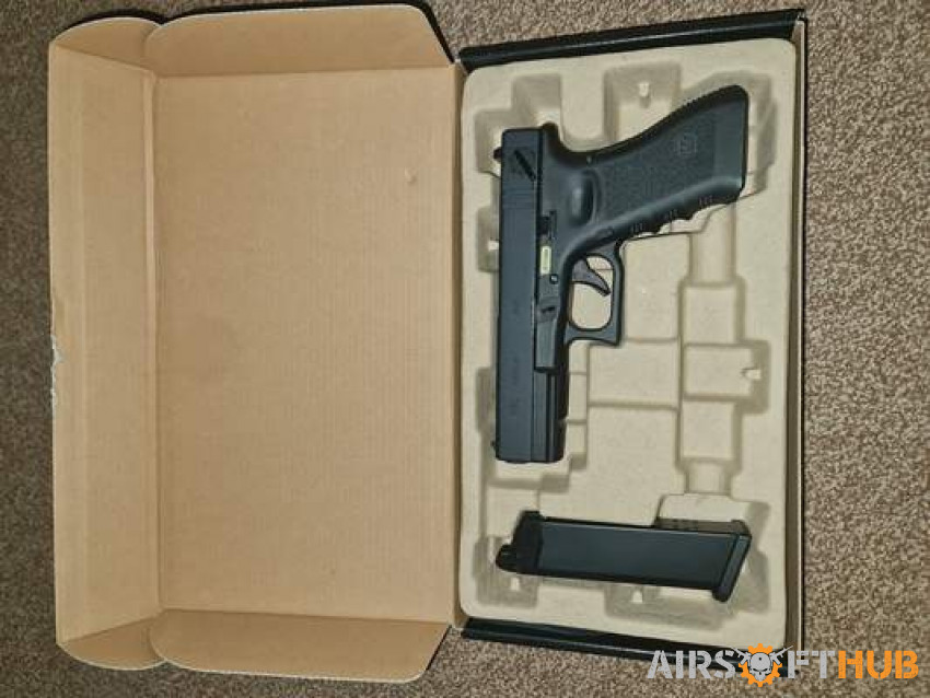 NEW WE g18c with one mag and b - Used airsoft equipment