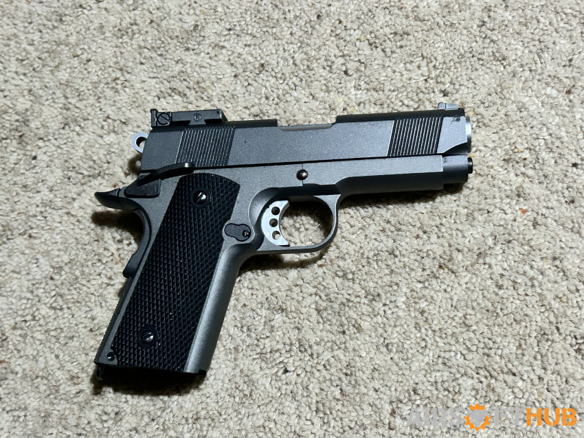 3x 1911 pistols - Used airsoft equipment