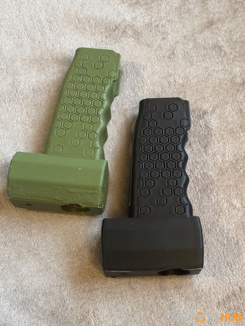 Pistol grip to Wolverine HPA - Used airsoft equipment