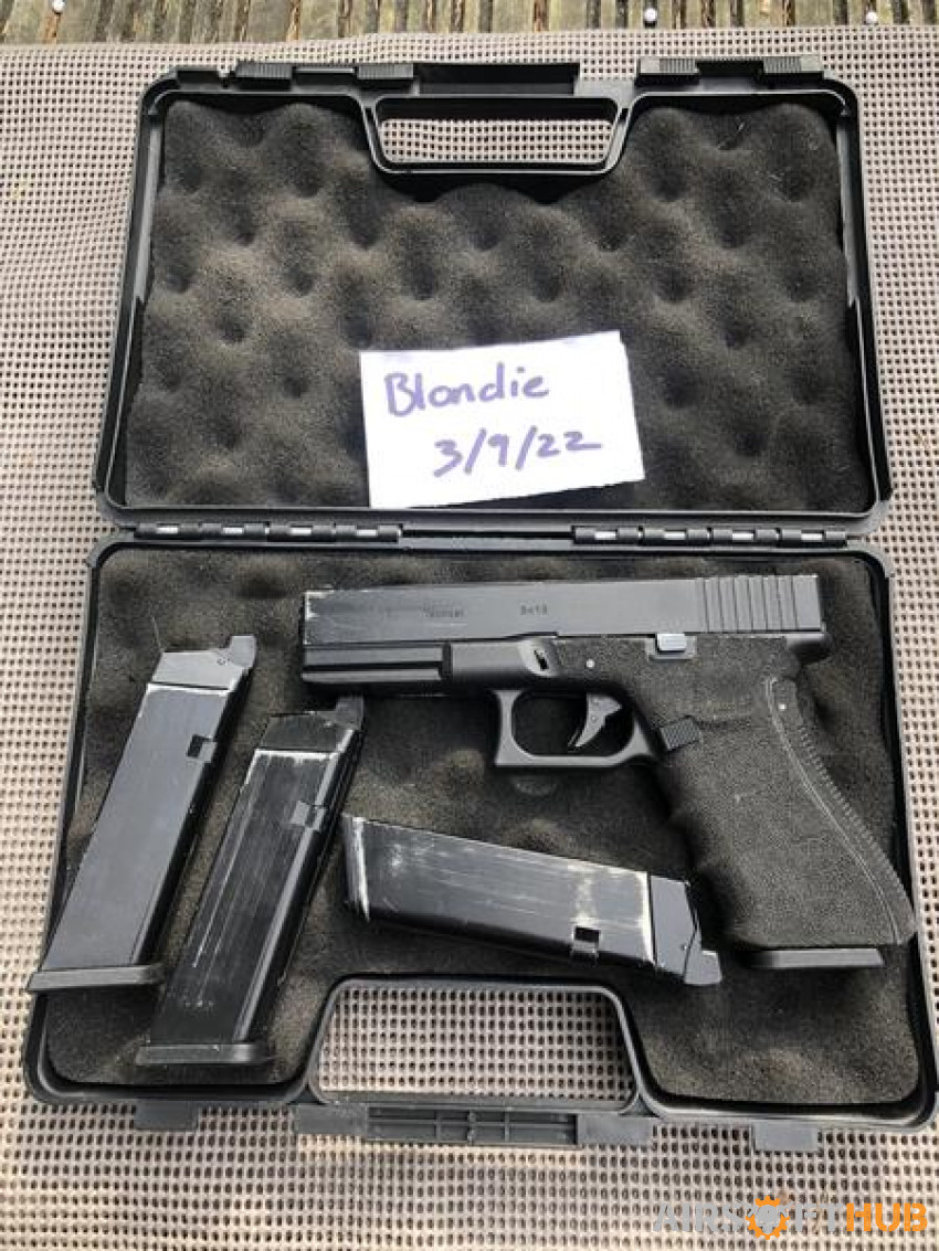 WE Tactical G17 with extra mag - Used airsoft equipment