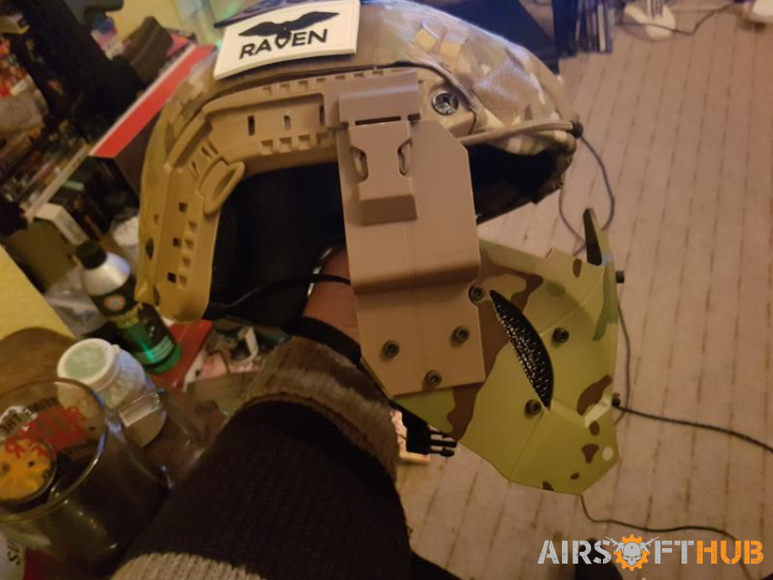 Tactical fast helmet with xtra - Used airsoft equipment