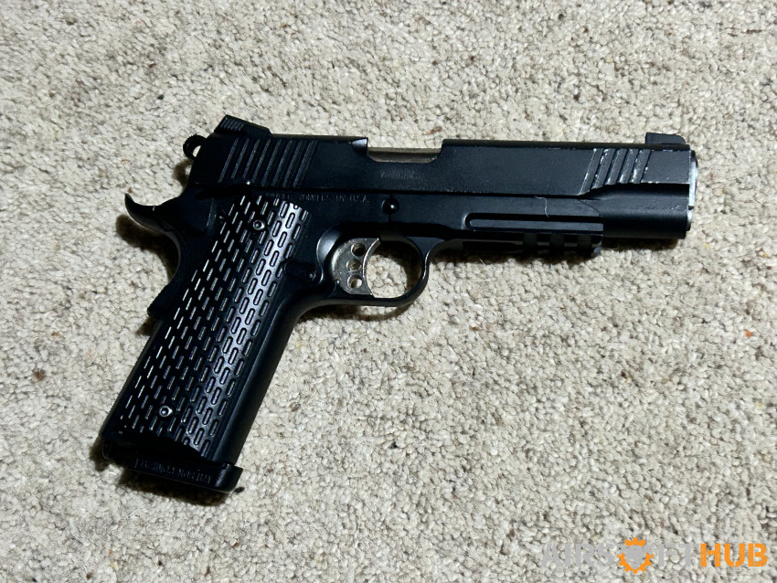 3x 1911 pistols - Used airsoft equipment