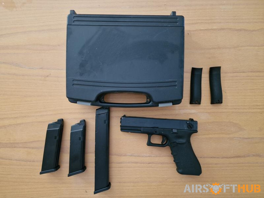 WE g18c with mags and case - Used airsoft equipment