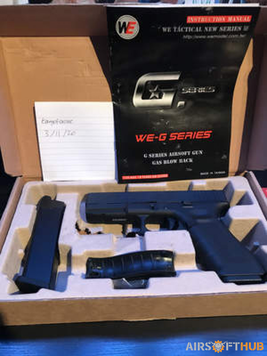 WE Glock 17 4th Gen with extra - Used airsoft equipment