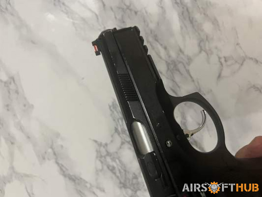 CZ 75 shadow pistol with 3 mag - Used airsoft equipment