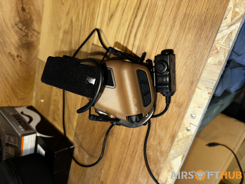 Earmor headset and push talk - Used airsoft equipment