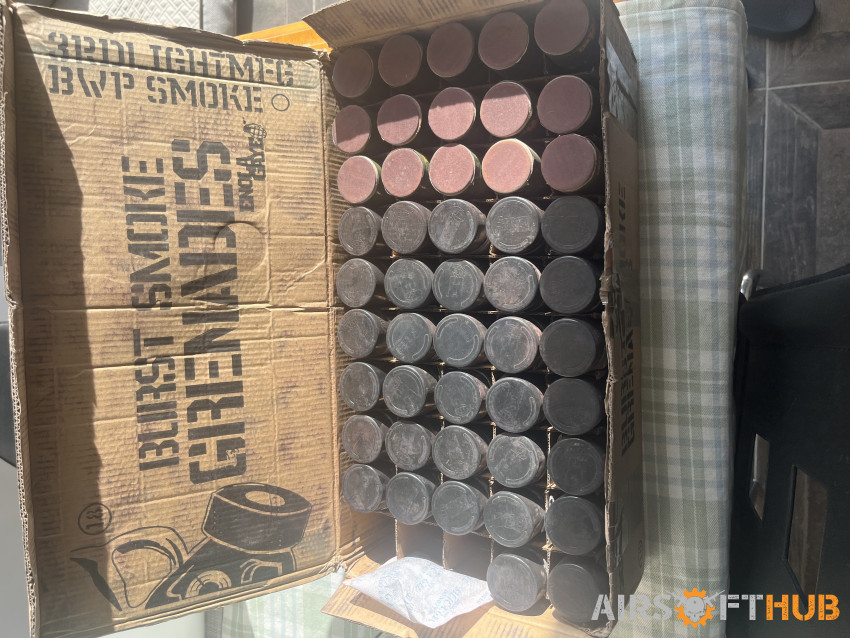 47x BURST SMOKE GRENADES - Used airsoft equipment