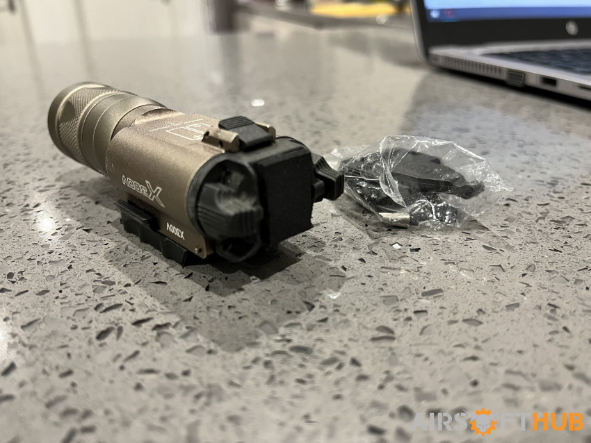 Torch With Strobe X300V - Used airsoft equipment