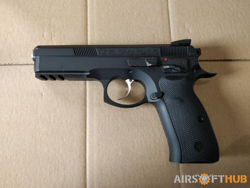 ASG SP-01 Shadow Pistol + 4 ma - Used airsoft equipment