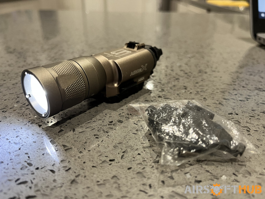 Torch With Strobe X300V - Used airsoft equipment