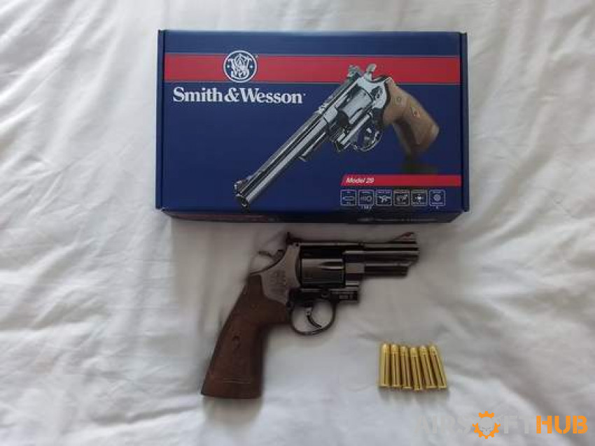 2 Smith and Wesson air pistols - Used airsoft equipment