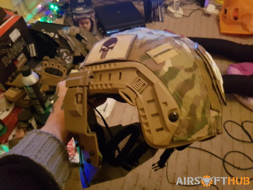 Tactical fast helmet with xtra - Used airsoft equipment