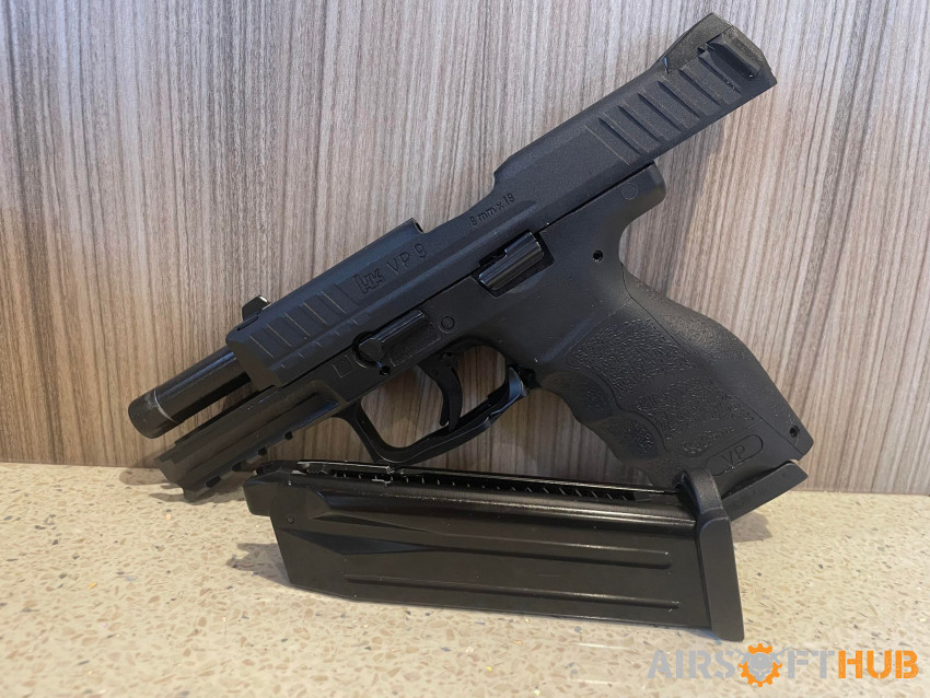 Upgraded umarex H&K VP9 Pistol - Used airsoft equipment