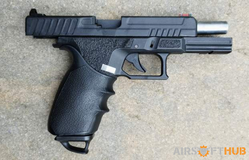 Glock 17 type pistol - Used airsoft equipment