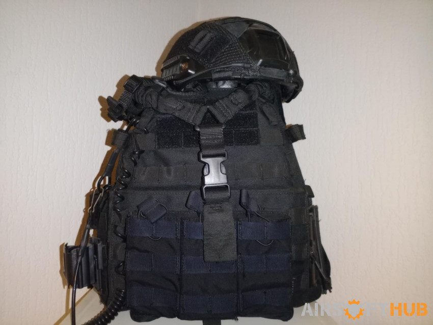 chest rig + helmet - Used airsoft equipment