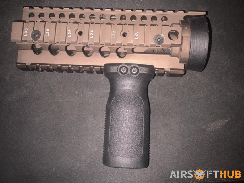 KAC handguard with MOE grip - Used airsoft equipment