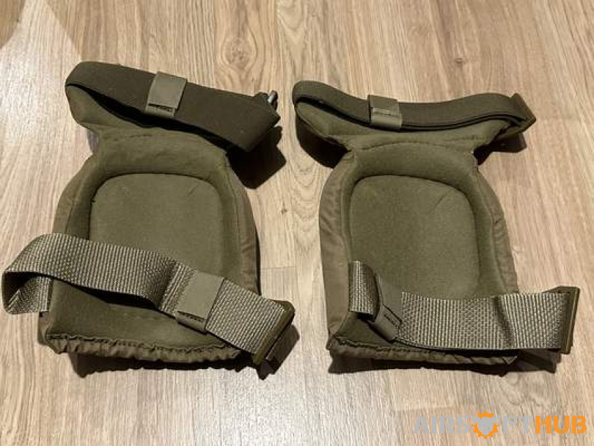 Alta Contour 360 Knee Pads - Used airsoft equipment